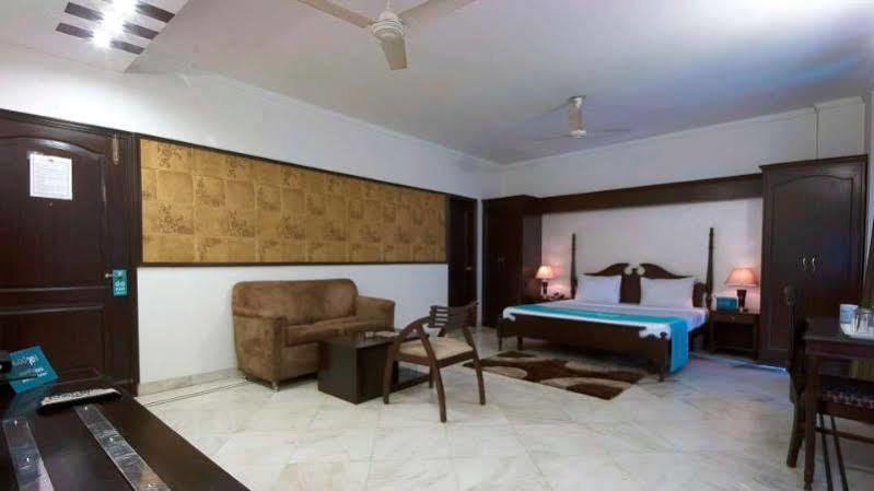 Hotel Comfort Zone Greater Kailash New Delhi Exteriör bild